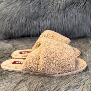 PRICE FIRM Sorel Beige Faux Fur Slippers Size 8
